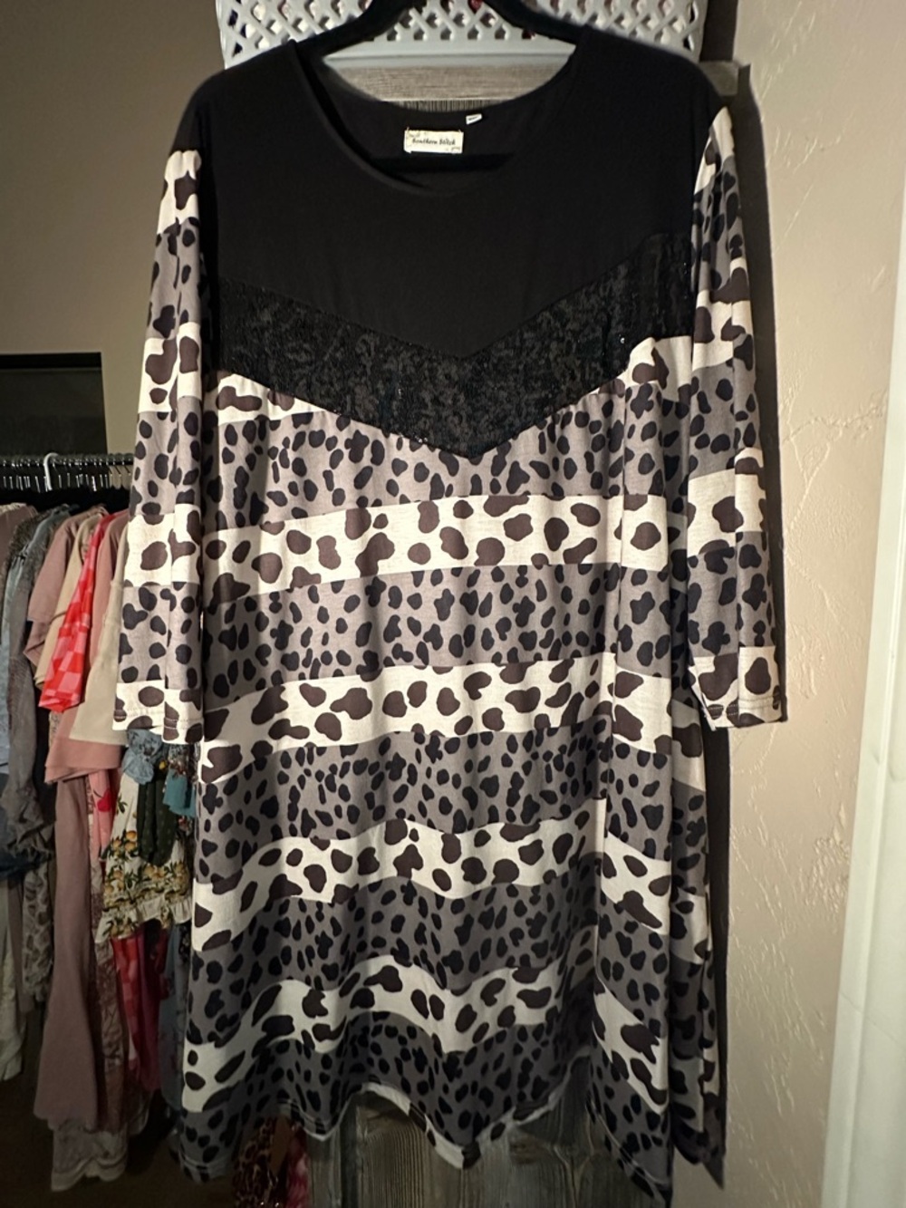Women's Black and Gray Animal Print Midi Dress